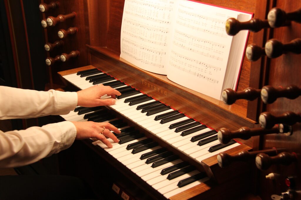Ile kosztuje organista na pogrzebie?
